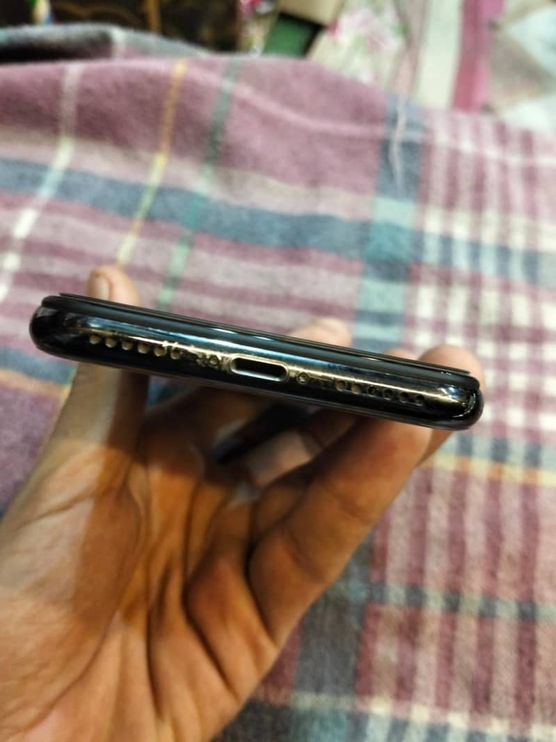 Apple iPhone X 3