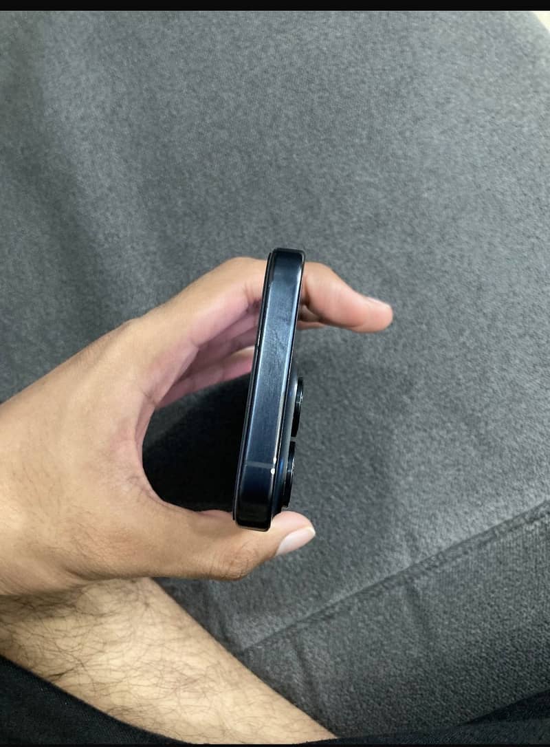 Apple iPhone 15 Pro 3