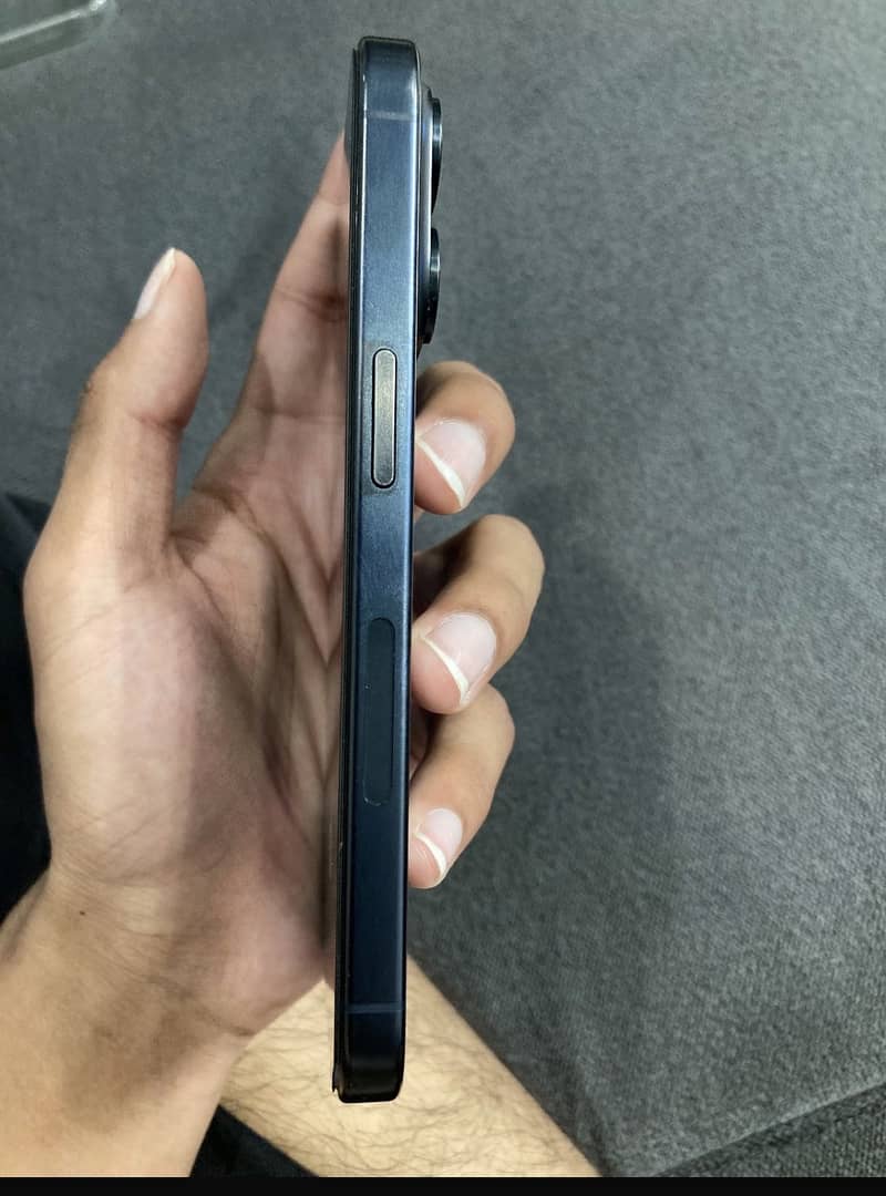 Apple iPhone 15 Pro 4