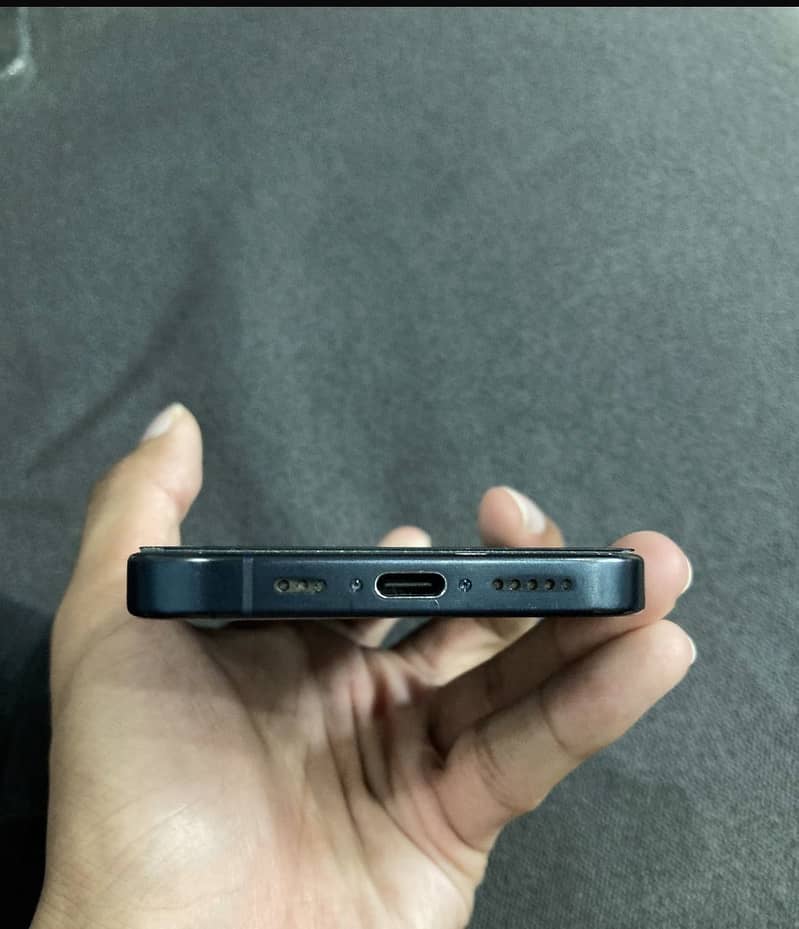 Apple iPhone 15 Pro 6