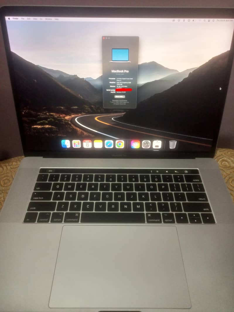 MacBook pro 2017.  Touch Bar 1