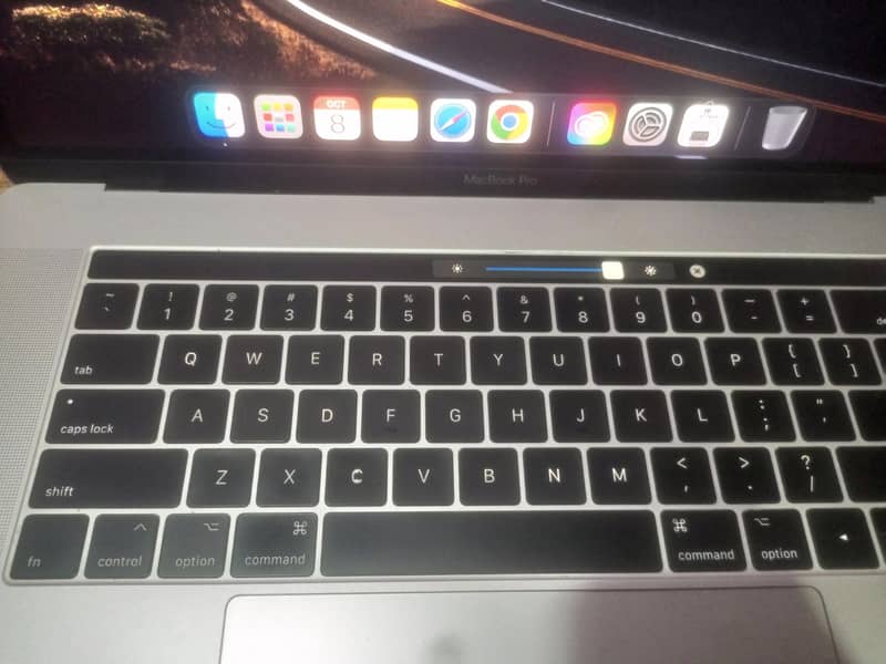 MacBook pro 2017.  Touch Bar 2