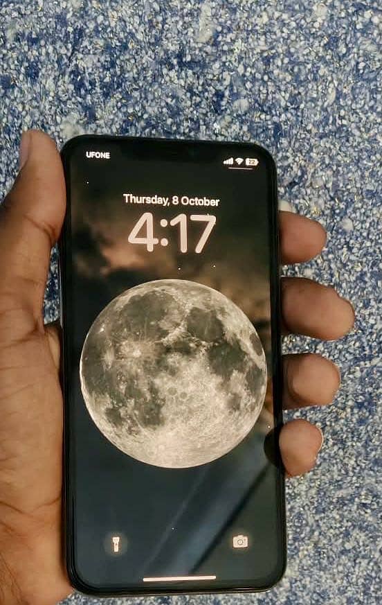 Apple iPhone XS Max 0