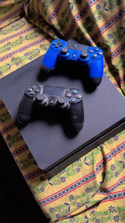 Ps4 slim jailbreak for sale with two controllers