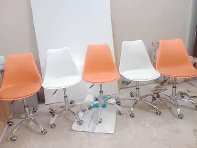 Padded Foam Seat Swivel Office Chair with Wheels