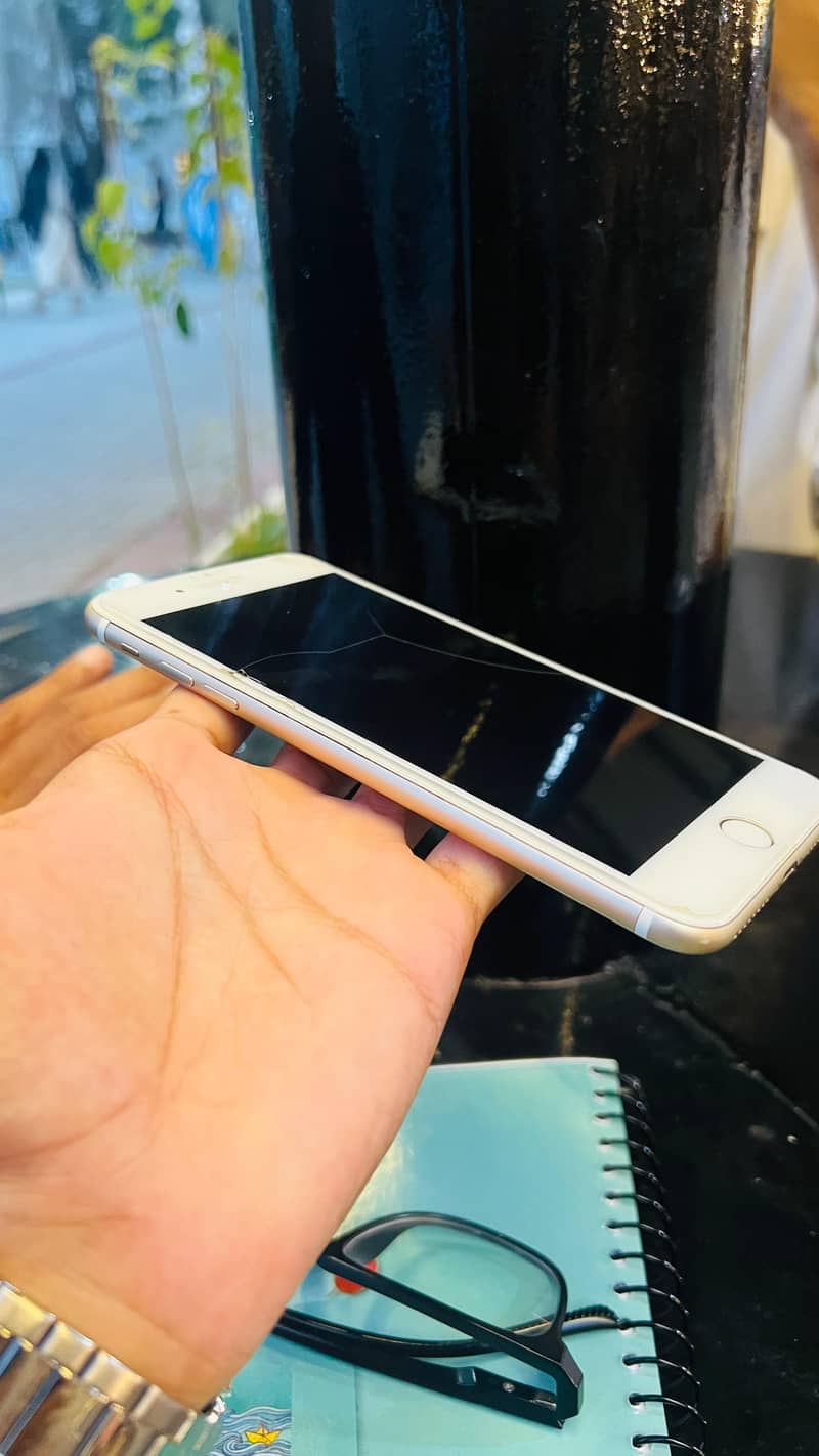 Apple iPhone 7 Plus 0