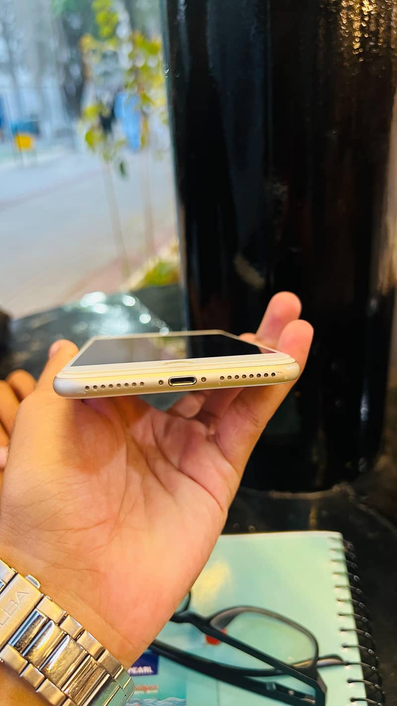 Apple iPhone 7 Plus 4