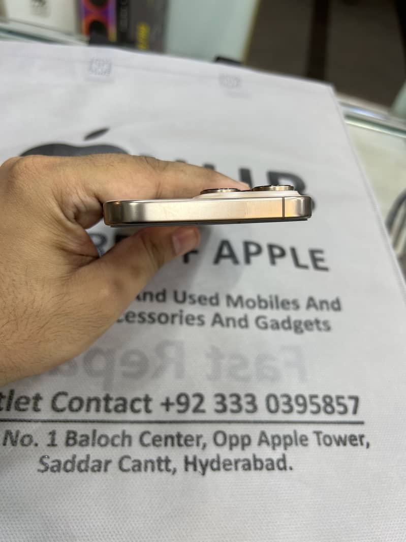Apple iPhone 16 Pro Max 0