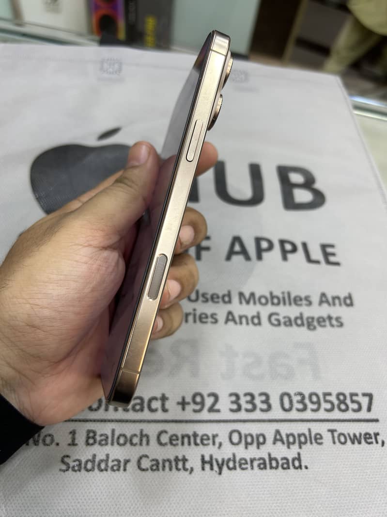 Apple iPhone 16 Pro Max 1