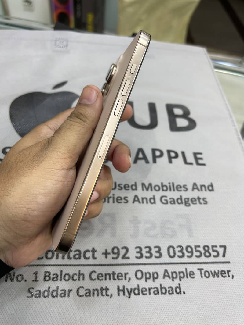 Apple iPhone 16 Pro Max 5