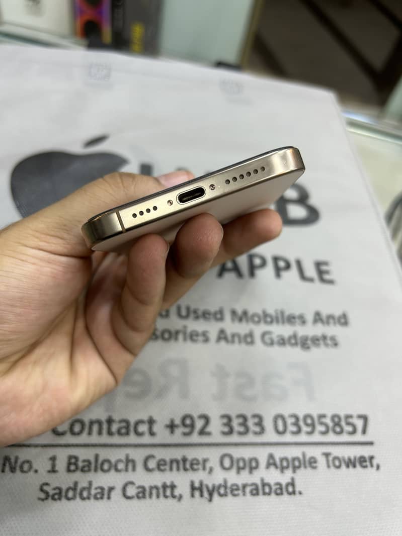 Apple iPhone 16 Pro Max 6