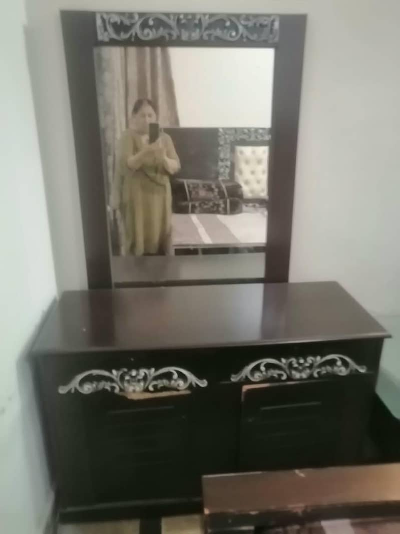 dressing table 0