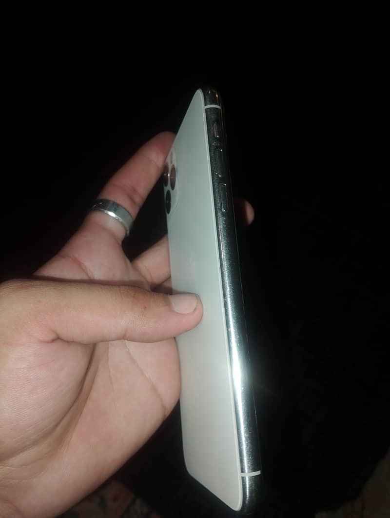Apple iPhone 11 Pro Max 1