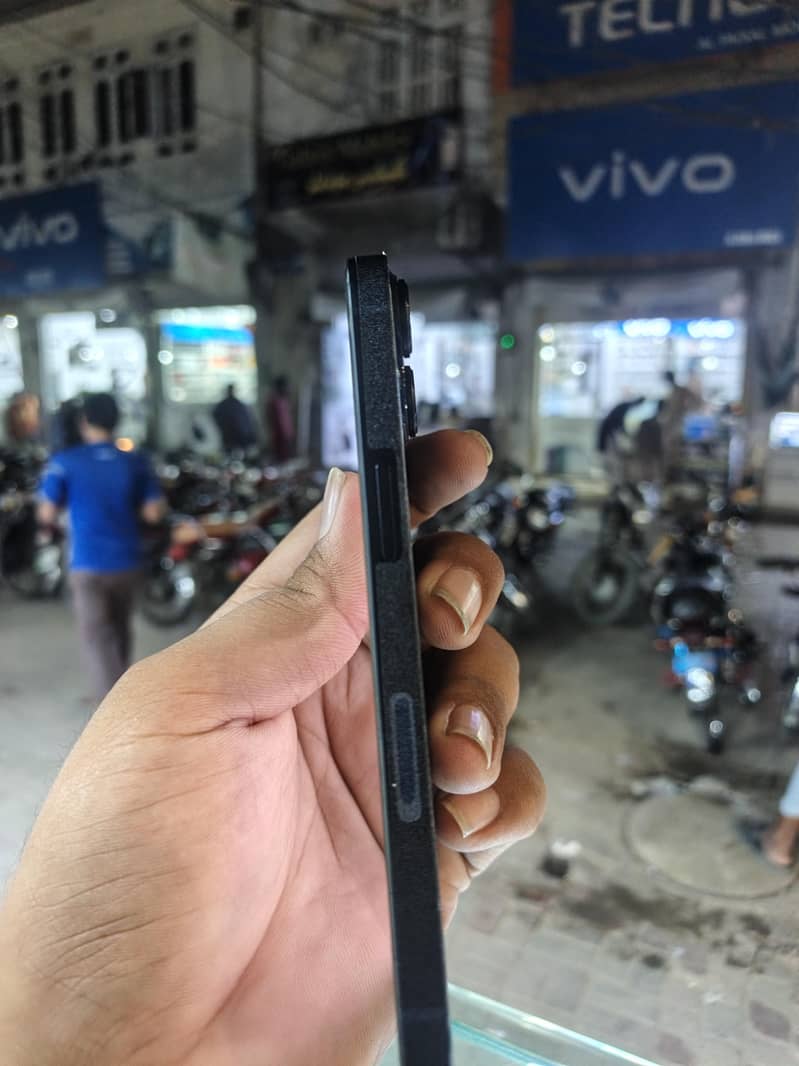Apple iPhone 13 2
