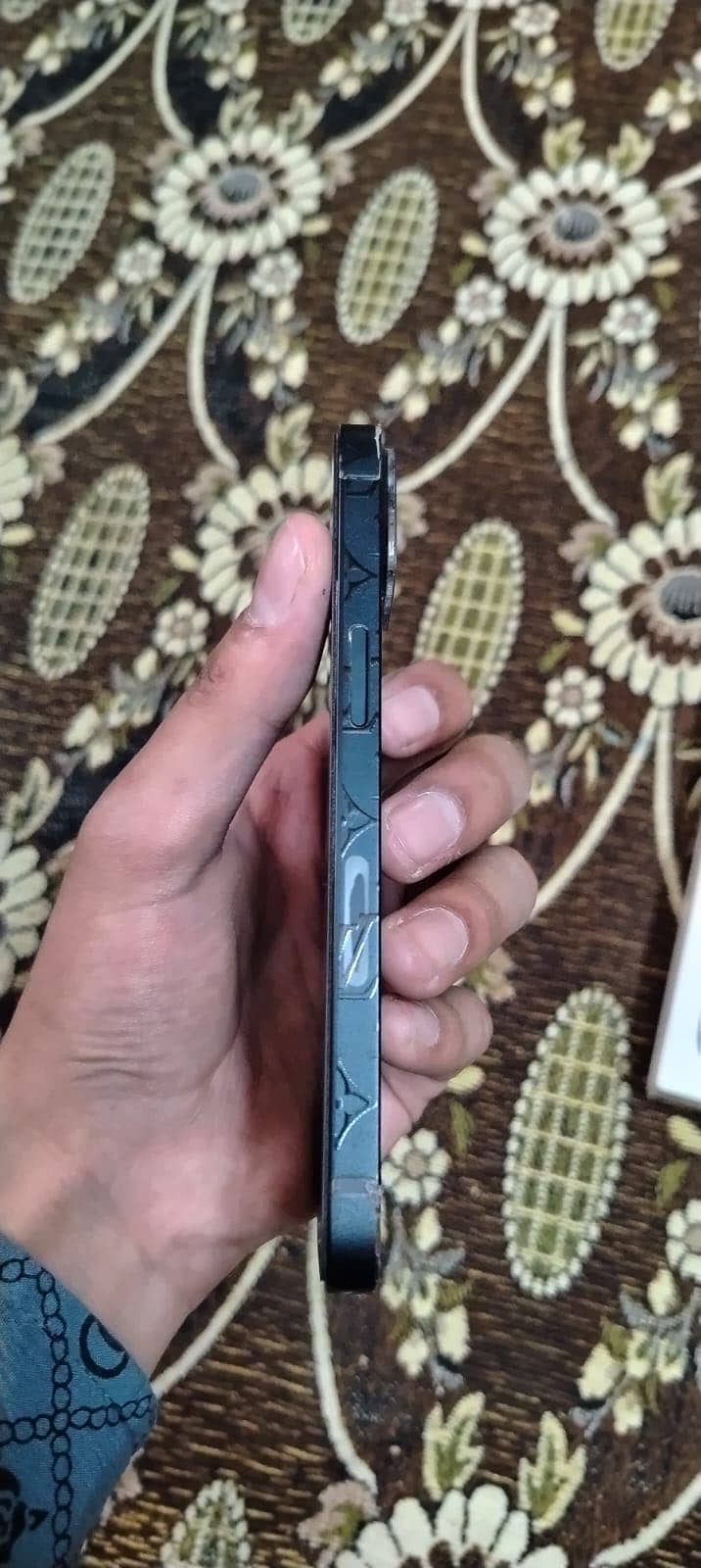 Apple iPhone 13 5