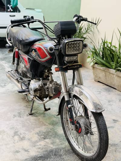 Unique UD 70 (2016)