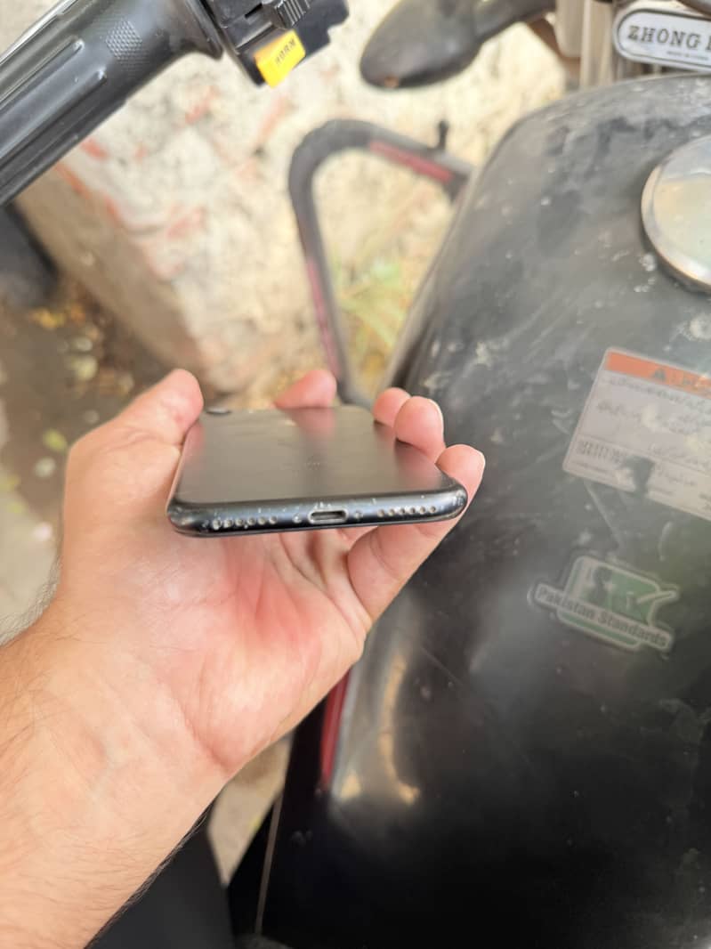 Apple iPhone 7 1