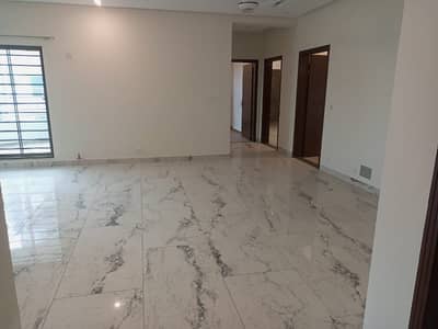 10 MARLA 3 BEDROOMS APARTMENT AVAILABLE FOR RENT