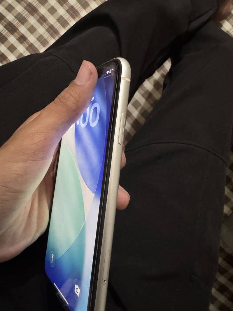 Apple iPhone 11 3