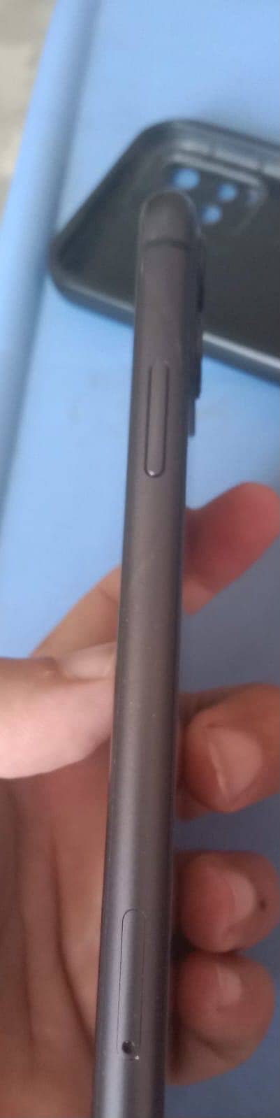 Apple iPhone 11 4