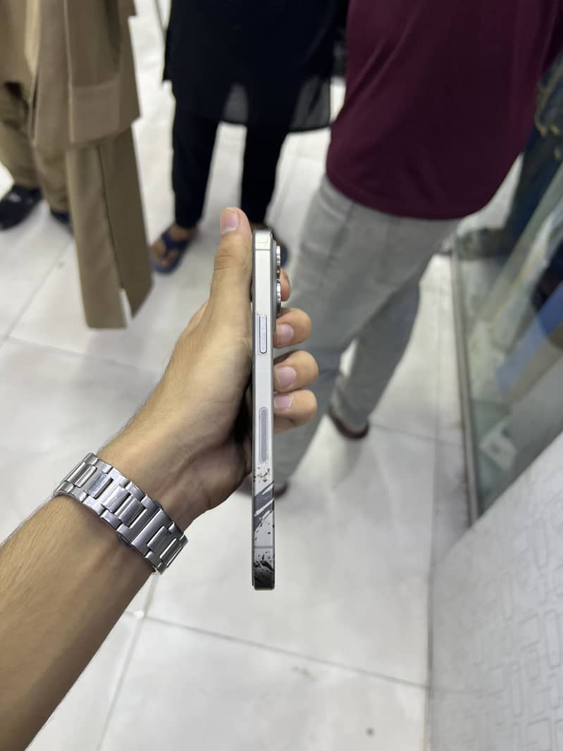 Apple iPhone 15 Pro Max 3