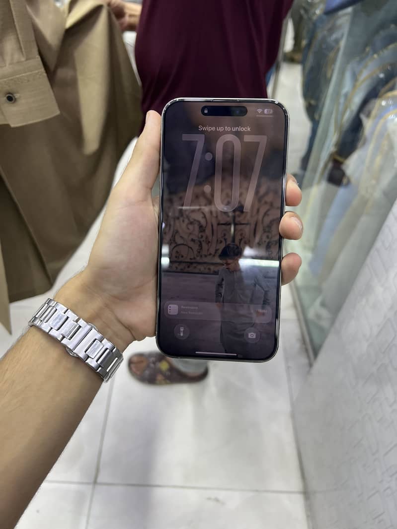 Apple iPhone 15 Pro Max 4