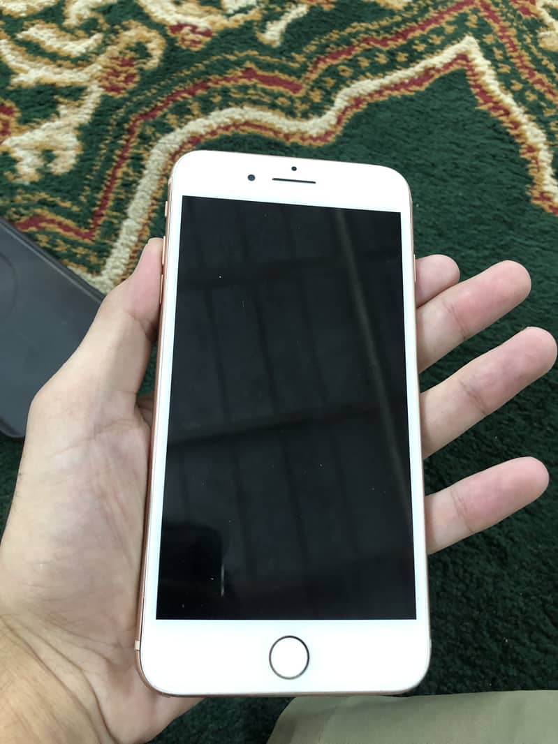 Apple iPhone 8 Plus 3