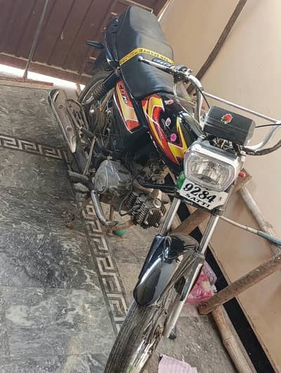 100 cc bike hai good look jis bhi na lana hai rupta kar la