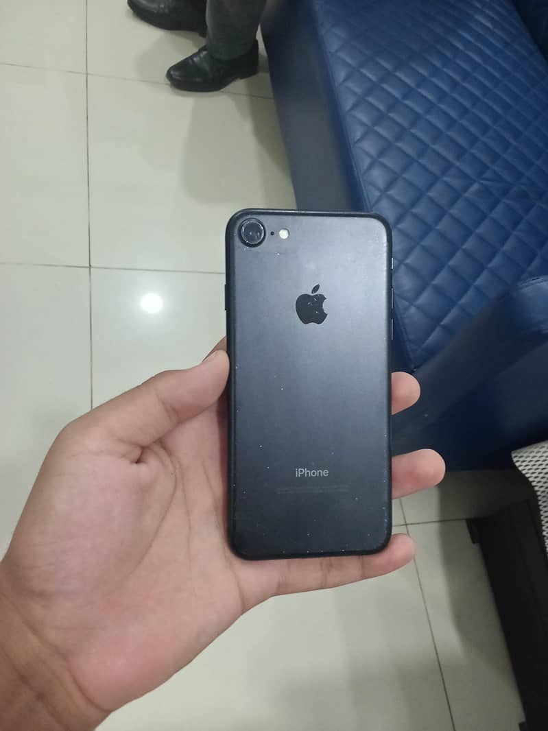 Apple iPhone 7 1