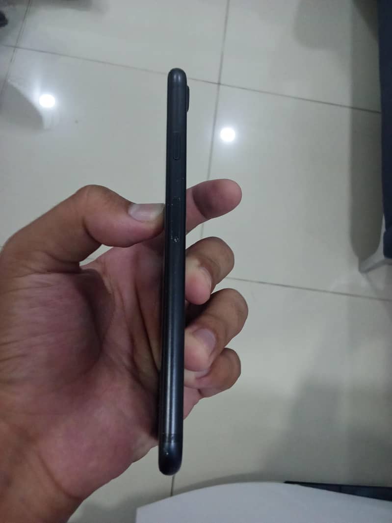 Apple iPhone 7 4