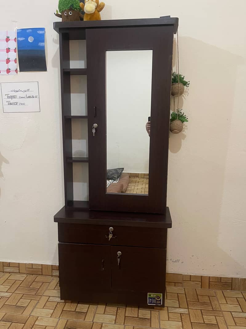 Dressing table 4