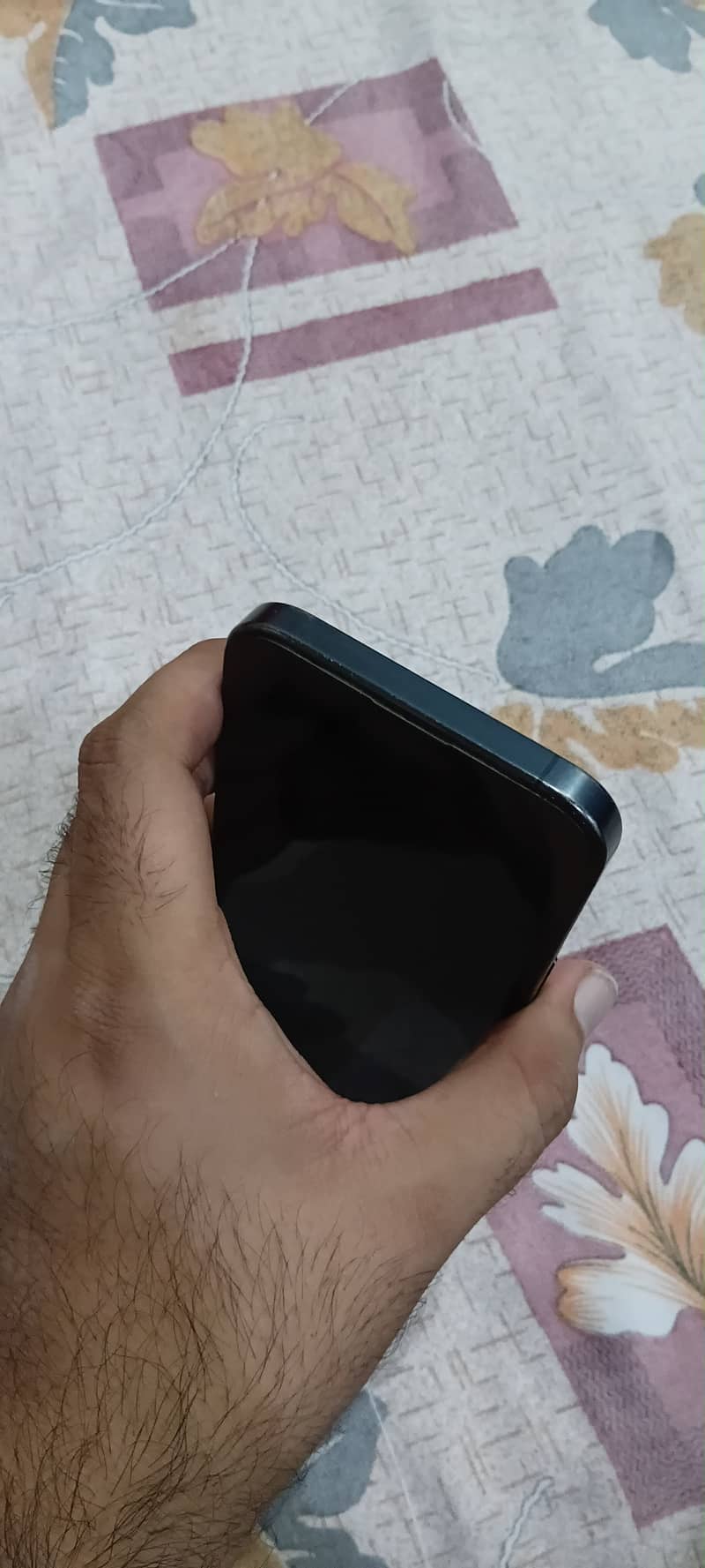 Apple iPhone 15 Pro Max 2