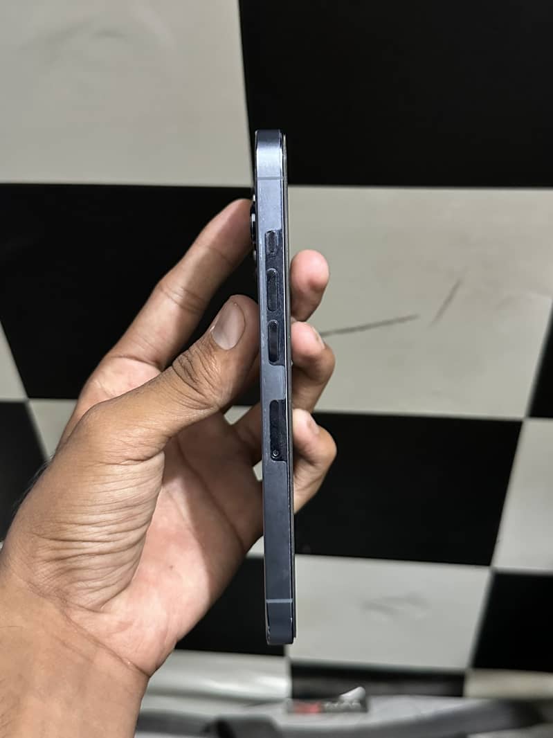 Apple iPhone 13 Pro 2