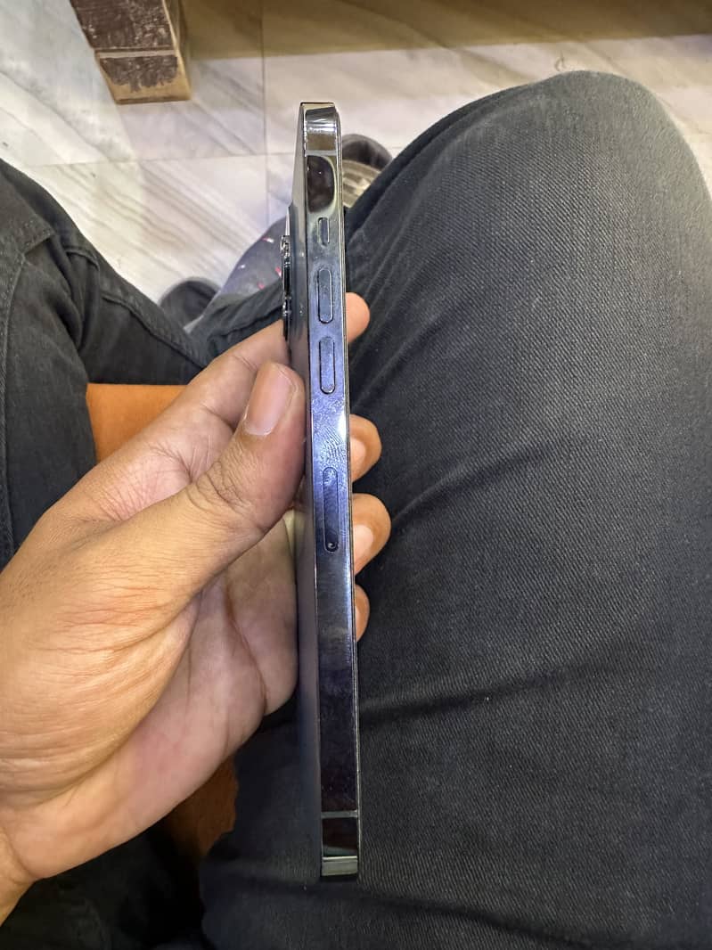 Apple iPhone 12 Pro Max 4
