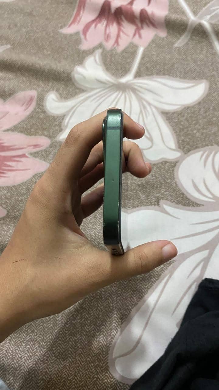 Apple iPhone 13 1