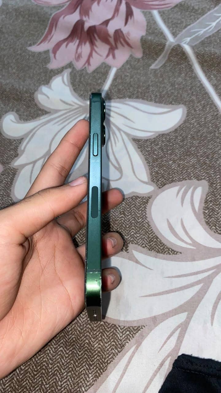 Apple iPhone 13 2