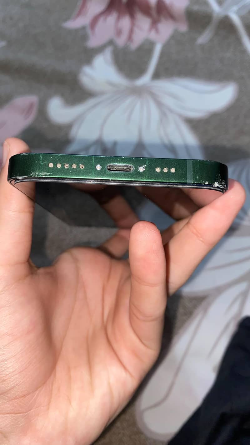 Apple iPhone 13 5