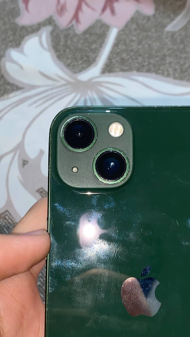 Apple iPhone 13 8