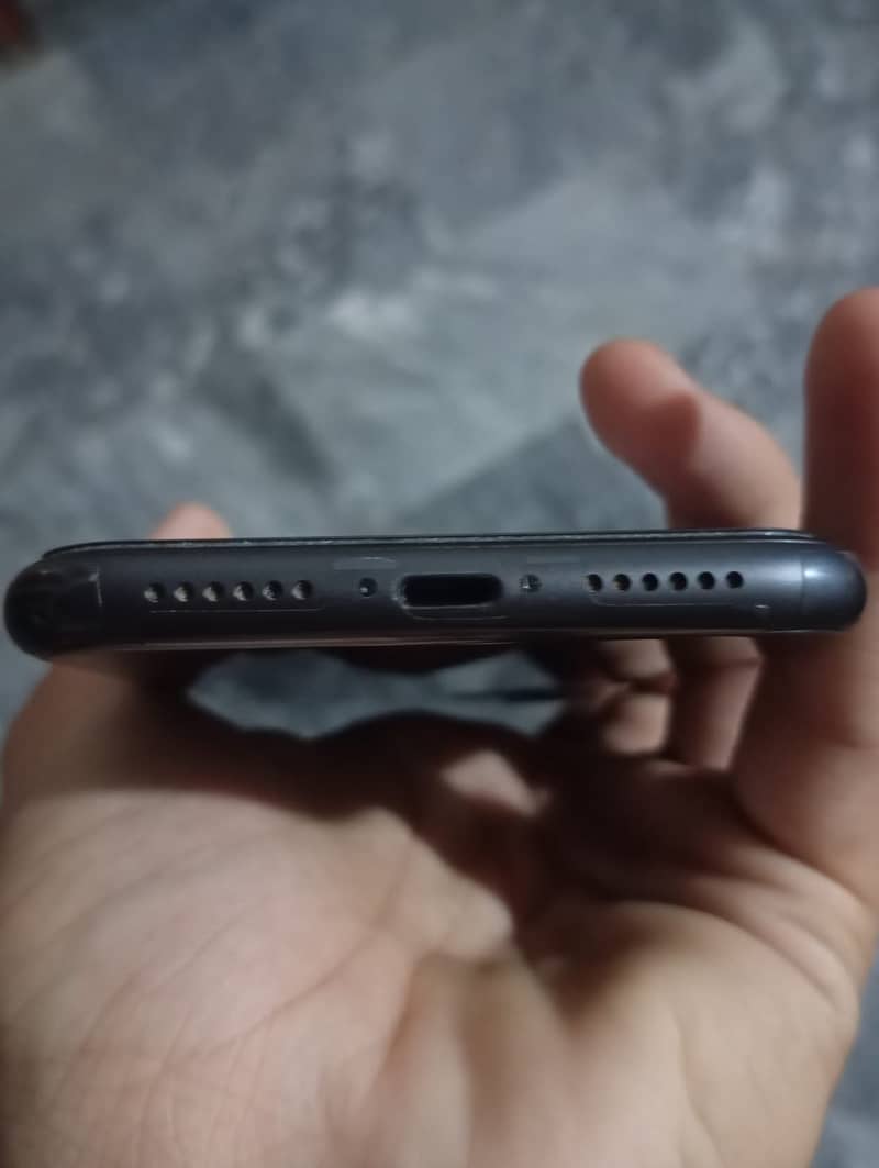Apple iPhone 11 3