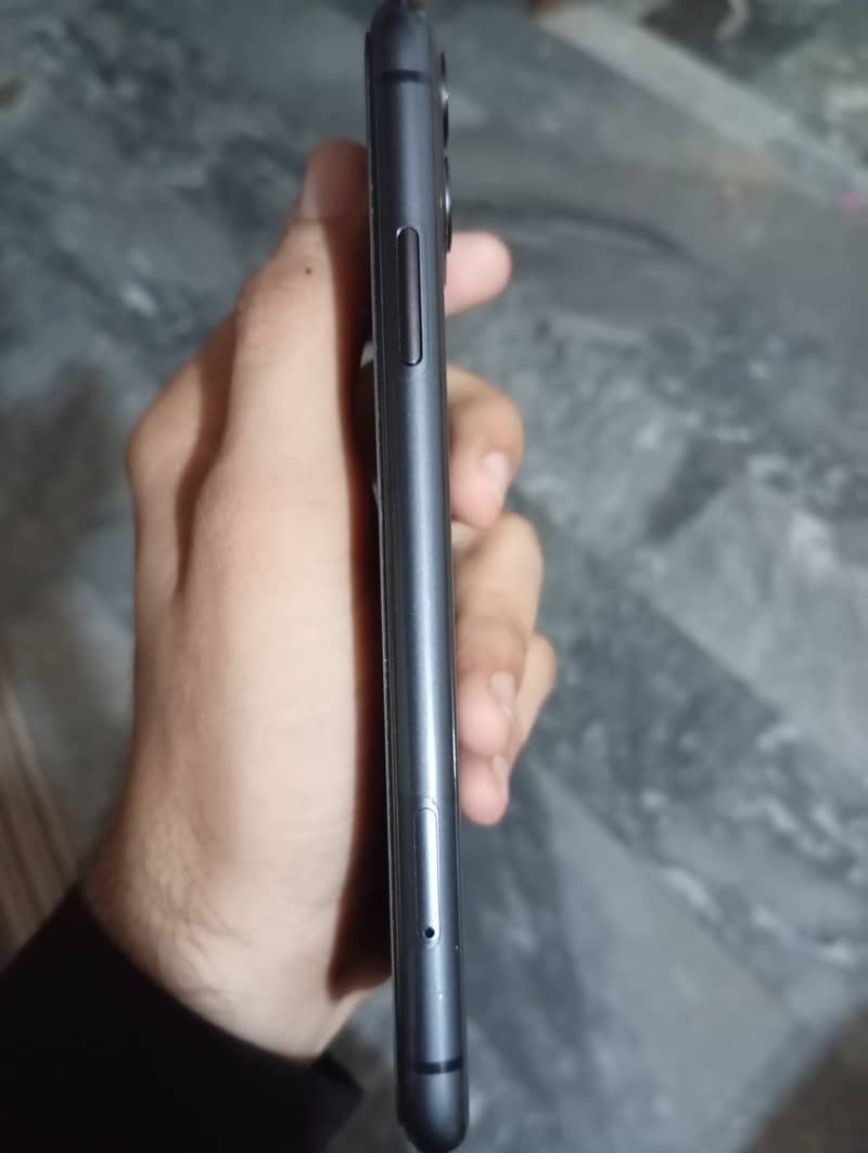 Apple iPhone 11 7