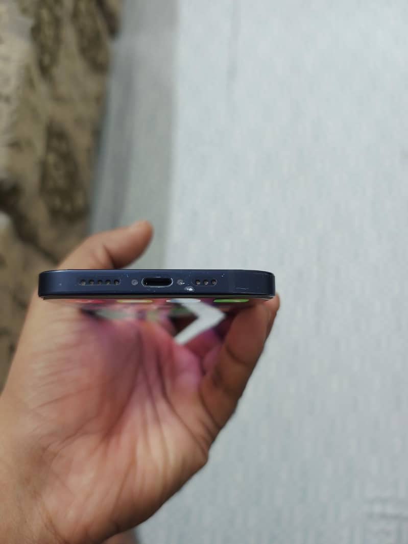 Apple iPhone 12 4