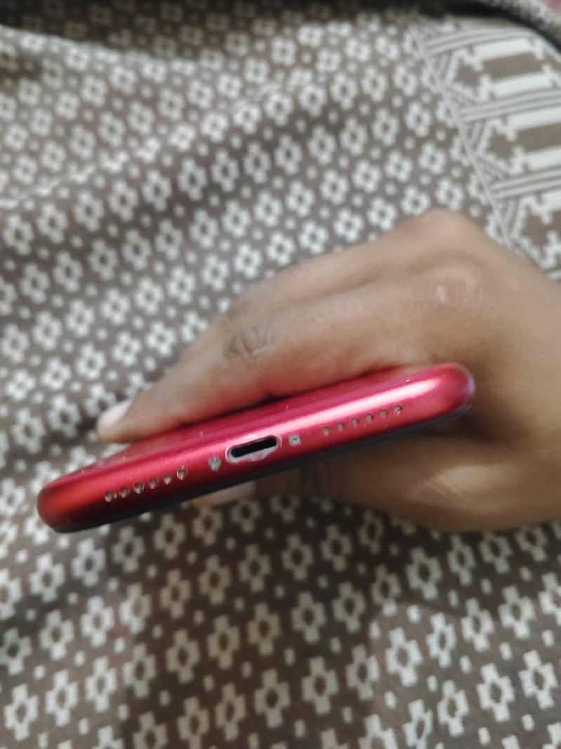 iPhone 11 4