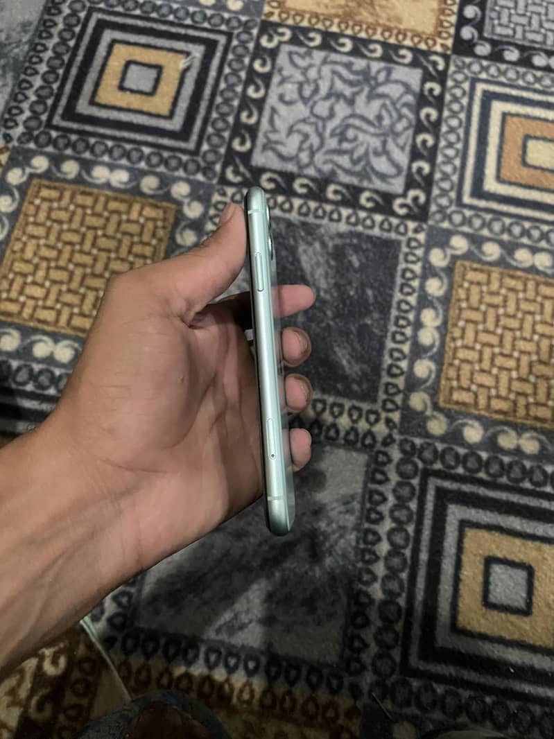 Apple iPhone 11 8