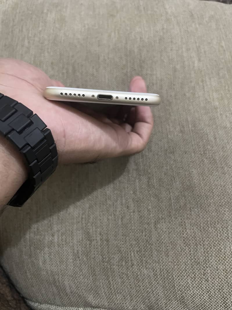Apple iPhone 7 3