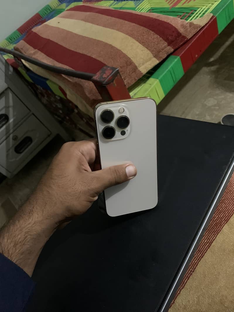 Apple iPhone 13 Pro 2