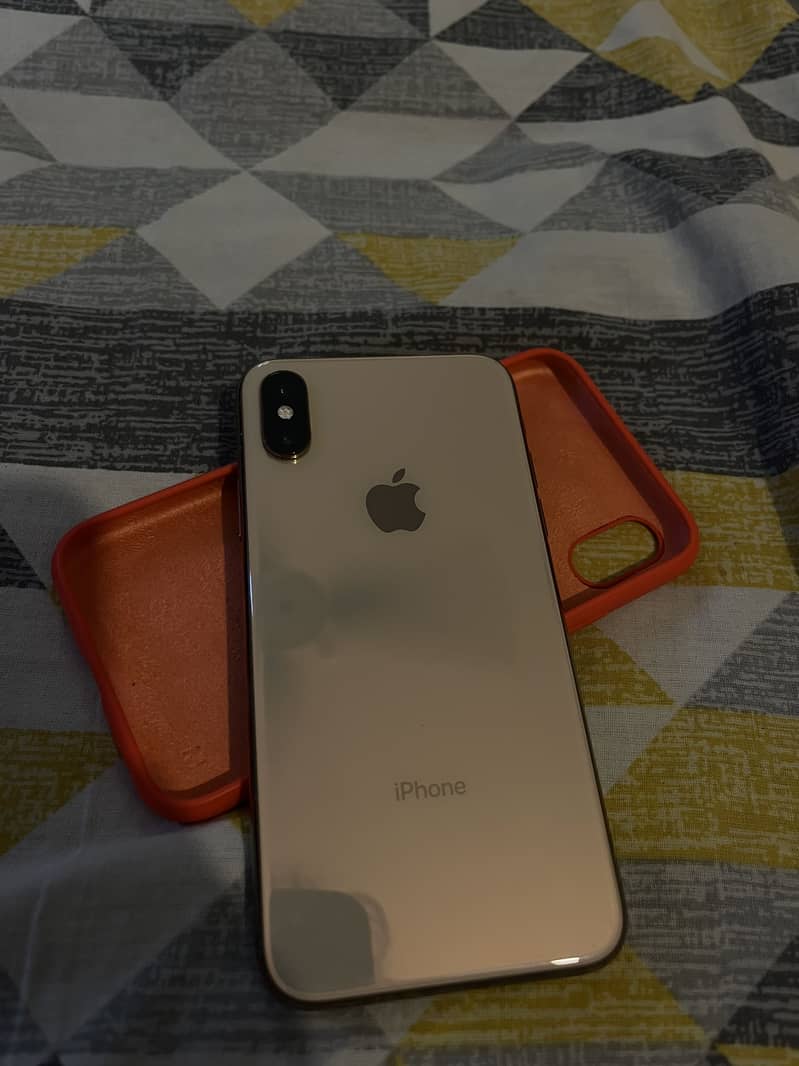 Apple iPhone XS 4
