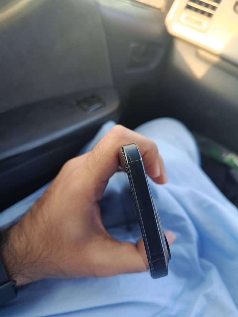 Apple iPhone 15 Pro 4
