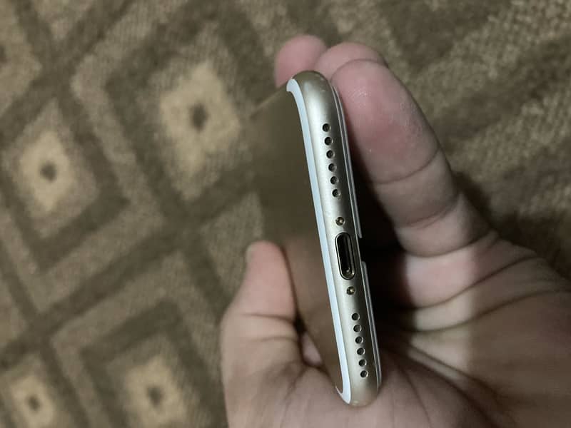 Apple iPhone 7 3
