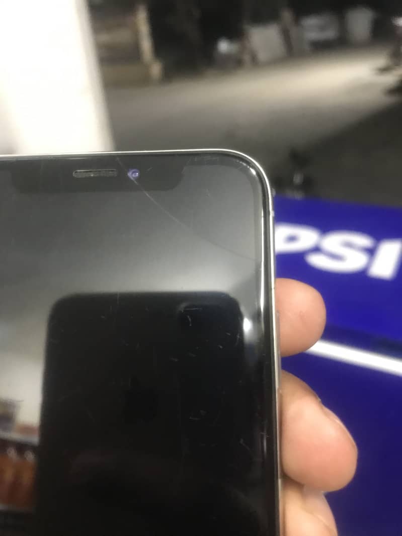 Apple iPhone X 4