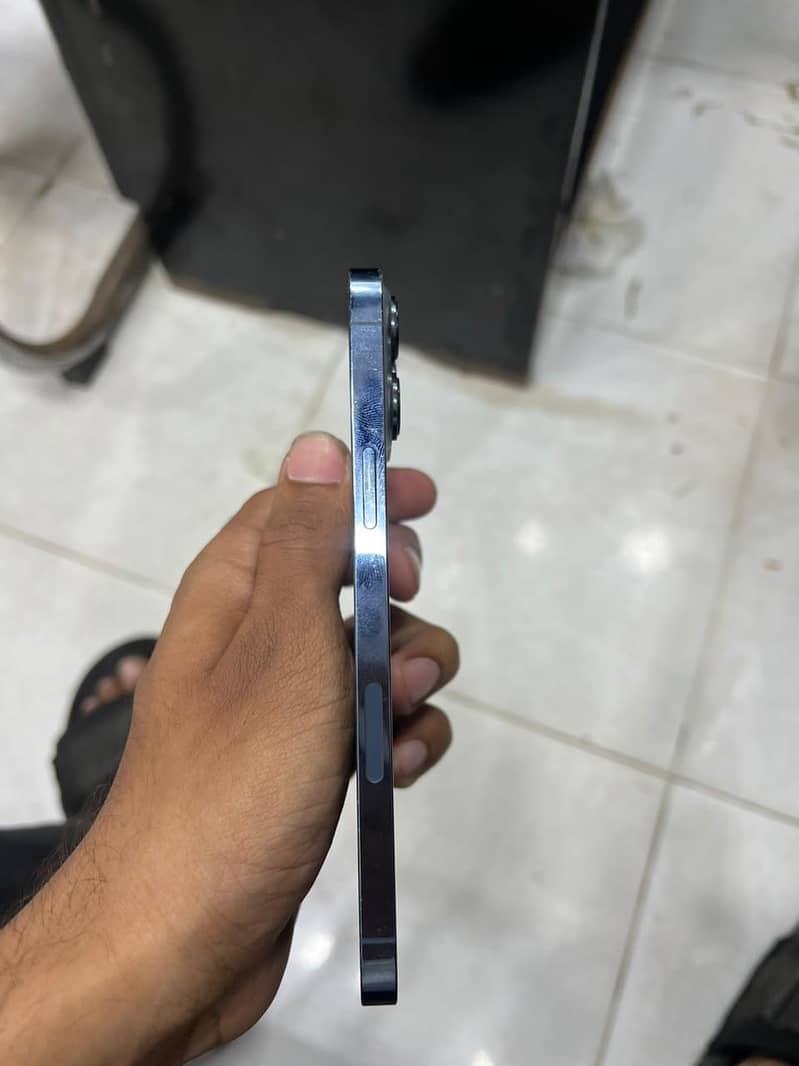 Apple iPhone 13 Pro Max 4